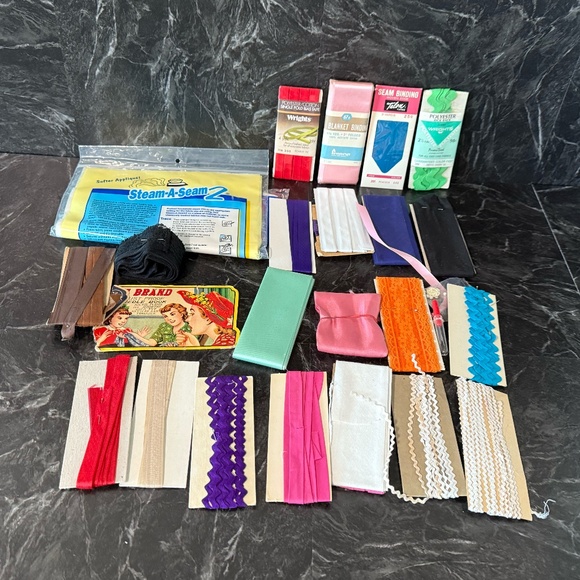 Vintage Sewing Box Full of Vintage Sewing Supplies - Picture 14 of 15